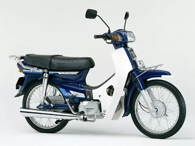 Каб 100. Honda Cub 100. Honda super Cub aa04 синий. Honda super Cub кофр. Honda Cub Deus.
