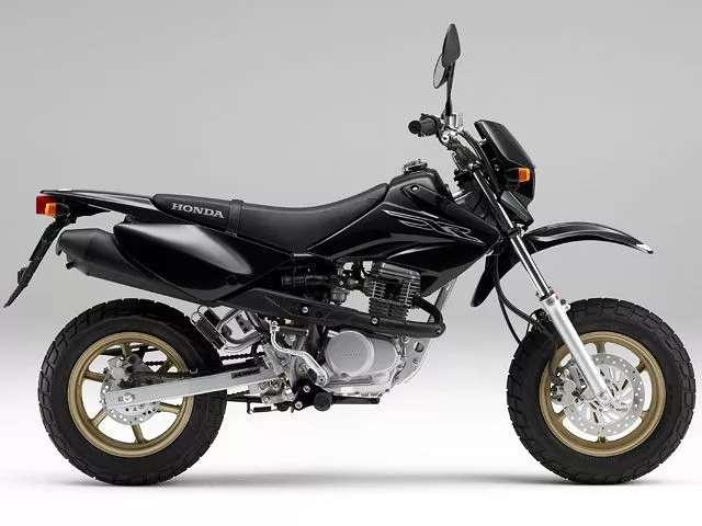 Характеристики мотоцикла Honda XR100 Motard 2007 г