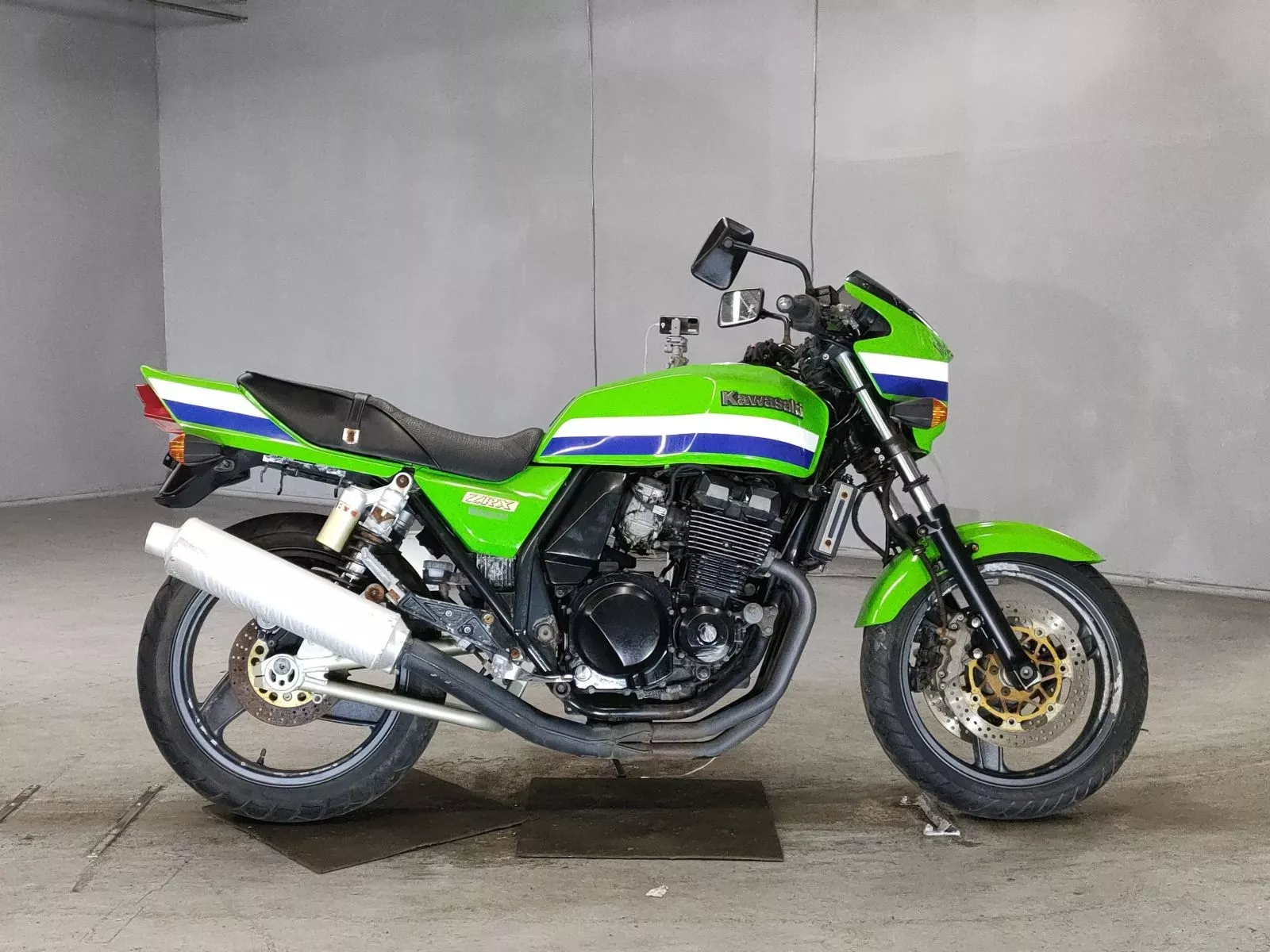 Купить Kawasaki ZRX400 2001г с аукционов Японии, цены, лот 5827, статистика.